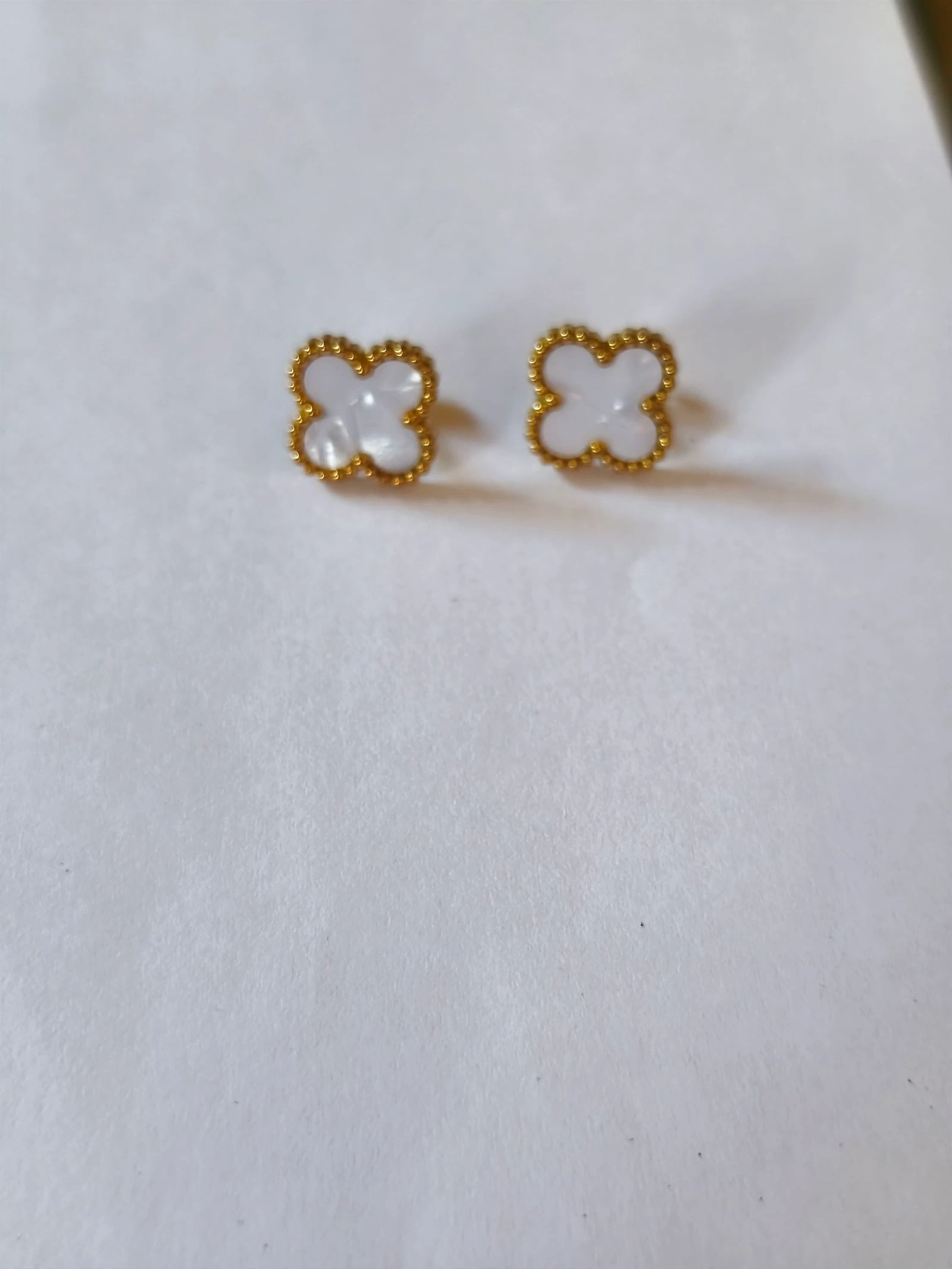 Conjunto de gargantilha pulseira e brincos de trevo com corrente dourada inalterável – photo 8